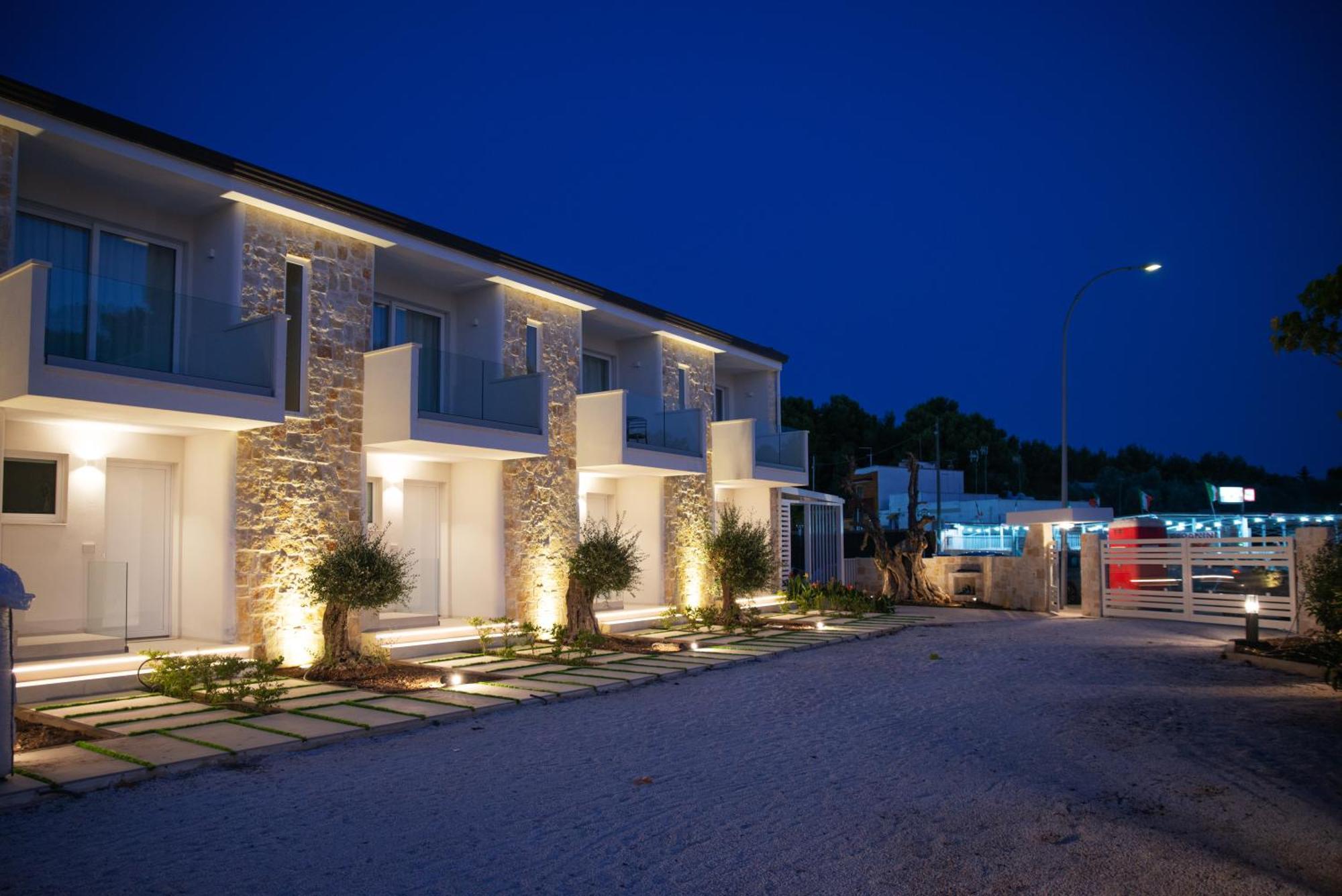 Montedarena Hotel Pulsano Bagian luar foto